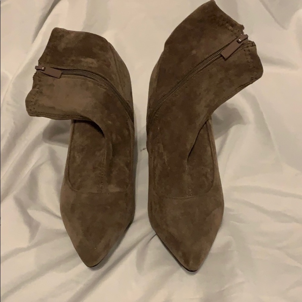Shoes - Picture 2 of 3